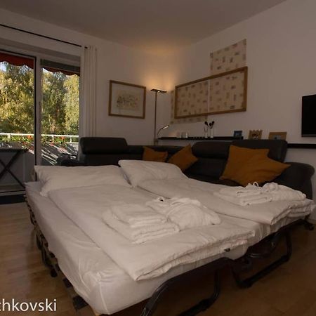 Bahnhofsnahe, Ruhige Und Sonnige 2 Zimmerwohnung Im Dichterviertel ヴィースバーデン エクステリア 写真