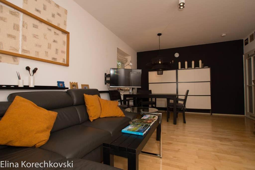 Bahnhofsnahe, Ruhige Und Sonnige 2 Zimmerwohnung Im Dichterviertel ヴィースバーデン エクステリア 写真