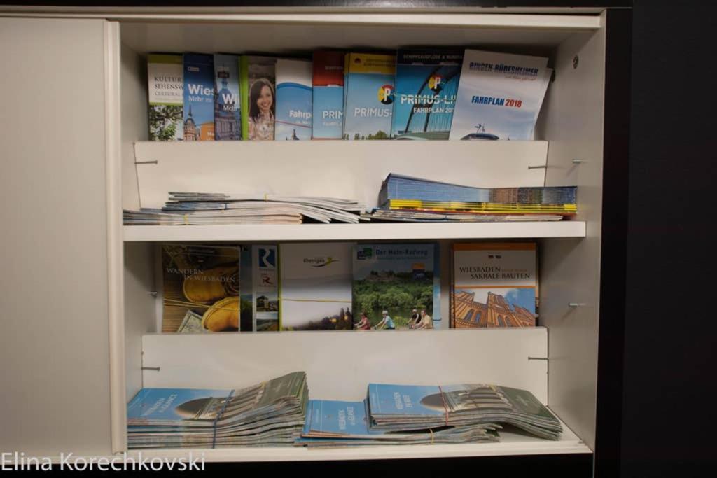 Bahnhofsnahe, Ruhige Und Sonnige 2 Zimmerwohnung Im Dichterviertel ヴィースバーデン エクステリア 写真