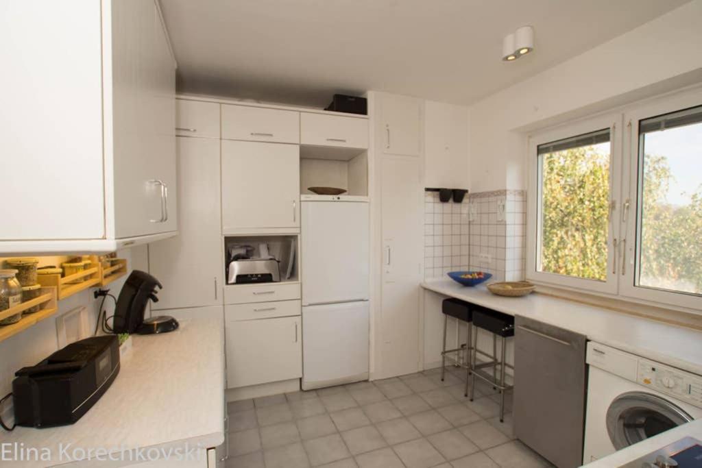 Bahnhofsnahe, Ruhige Und Sonnige 2 Zimmerwohnung Im Dichterviertel ヴィースバーデン エクステリア 写真