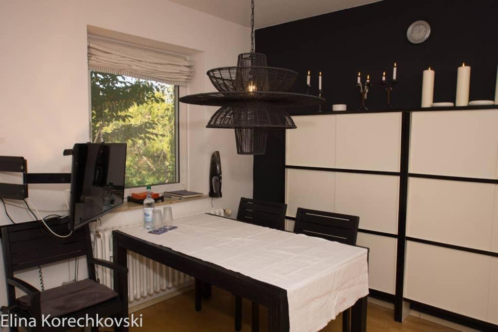 Bahnhofsnahe, Ruhige Und Sonnige 2 Zimmerwohnung Im Dichterviertel ヴィースバーデン エクステリア 写真